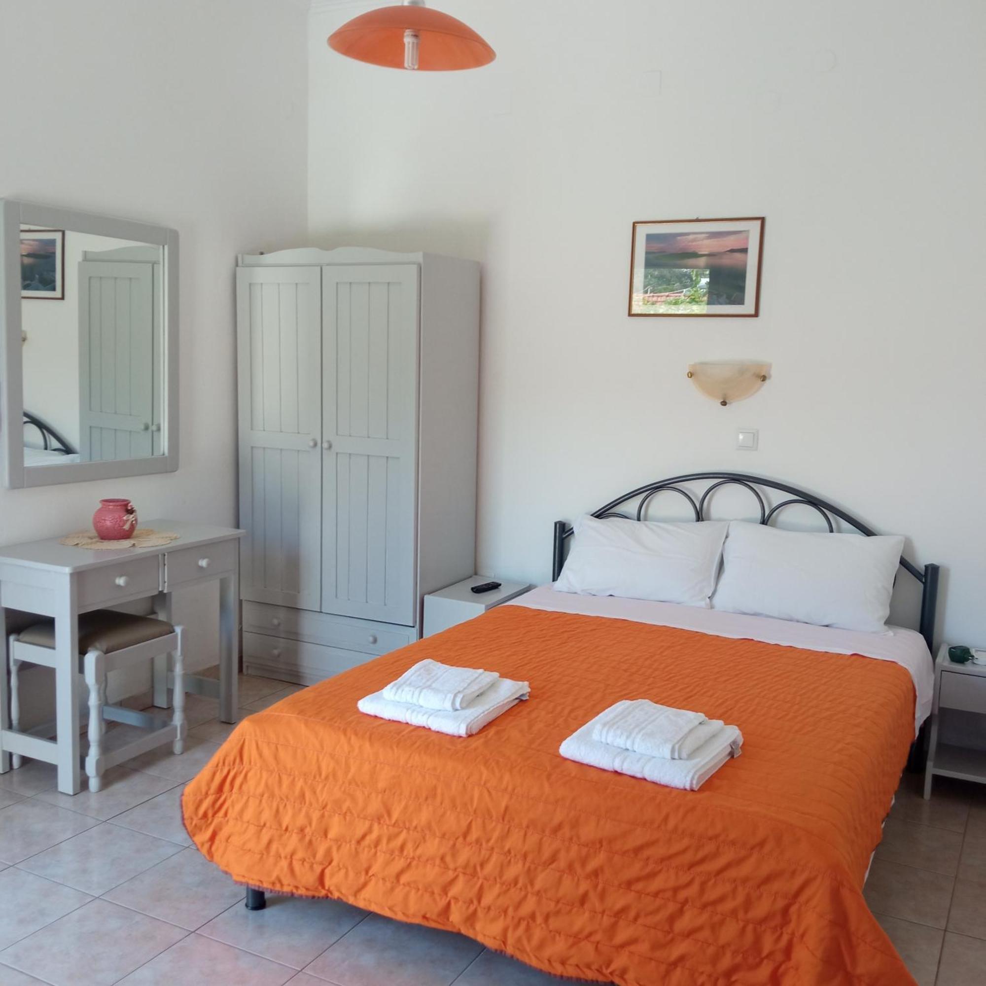 Soustas Apartments Longos  Экстерьер фото