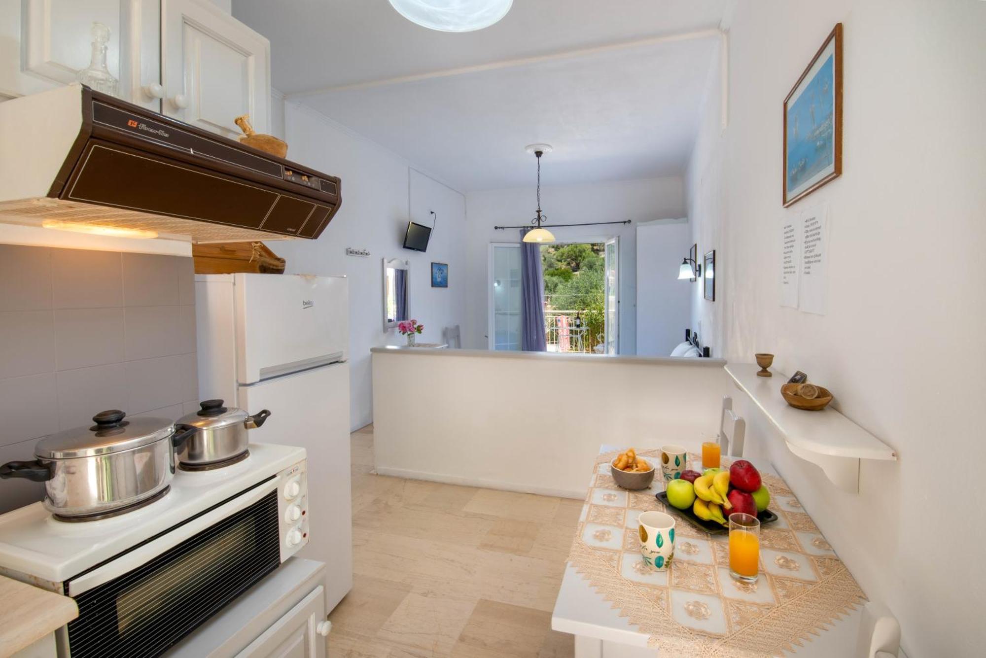 Soustas Apartments Longos  Экстерьер фото